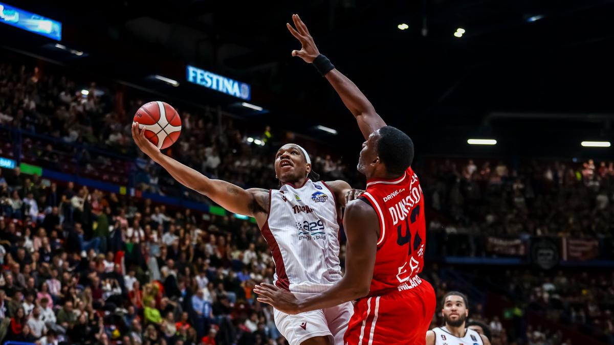 Notae show a Milano, Trapani fa il colpo al Forum. A Varese il derby con Cantù. Brescia resta in vetta