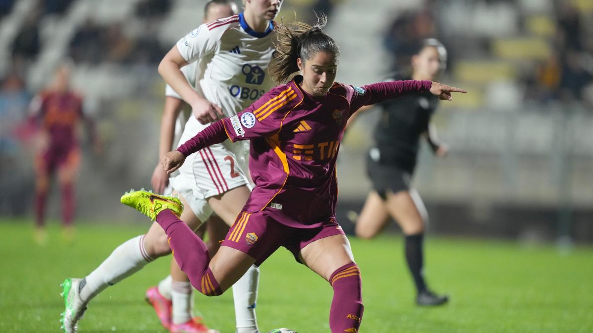 bufera dragoni il padre insulta l allenatore della roma perch233 non la fai giocare sei un c