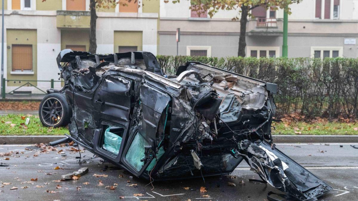 Incidente Milano, la Mercedes Classe G proposta online per il noleggio senza carta di credito