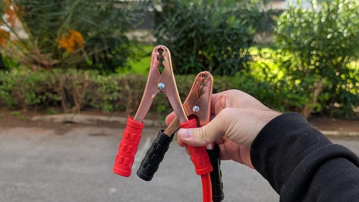 batteria auto scarica come fare per non restare a piedi