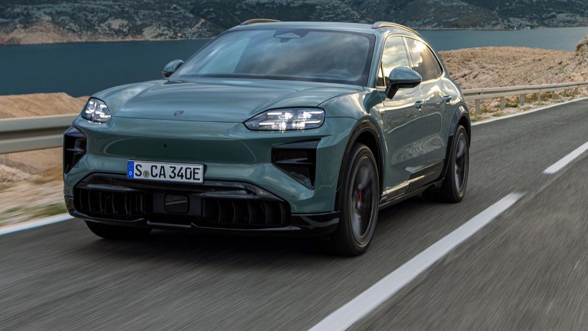 Porsche Cayenne elettrica: il Suv di Zuffenhausen si reinventa a emissioni zero