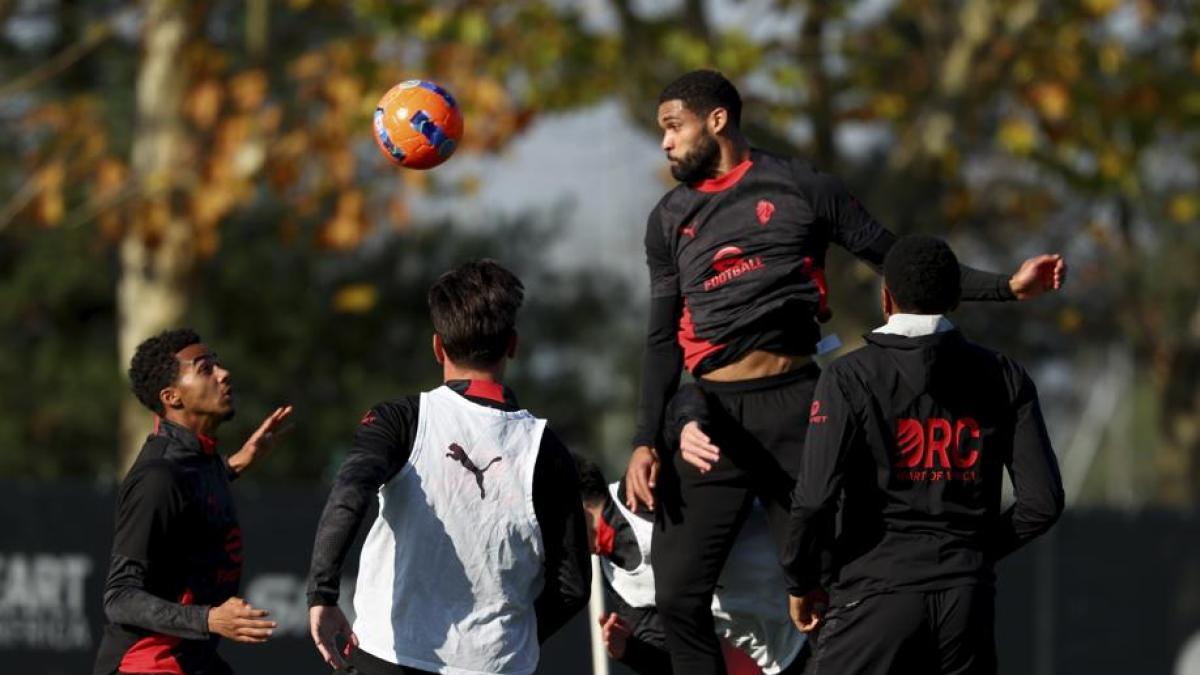 Il Milan si allena sotto la neve. Rabiot sta bene, Gimenez non ce la fa