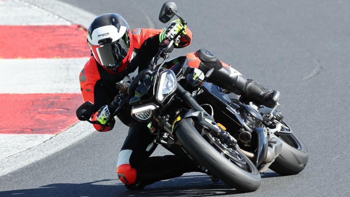 Triumph Street Triple 765 RS in pista: precisione chirurgica a Vallelunga