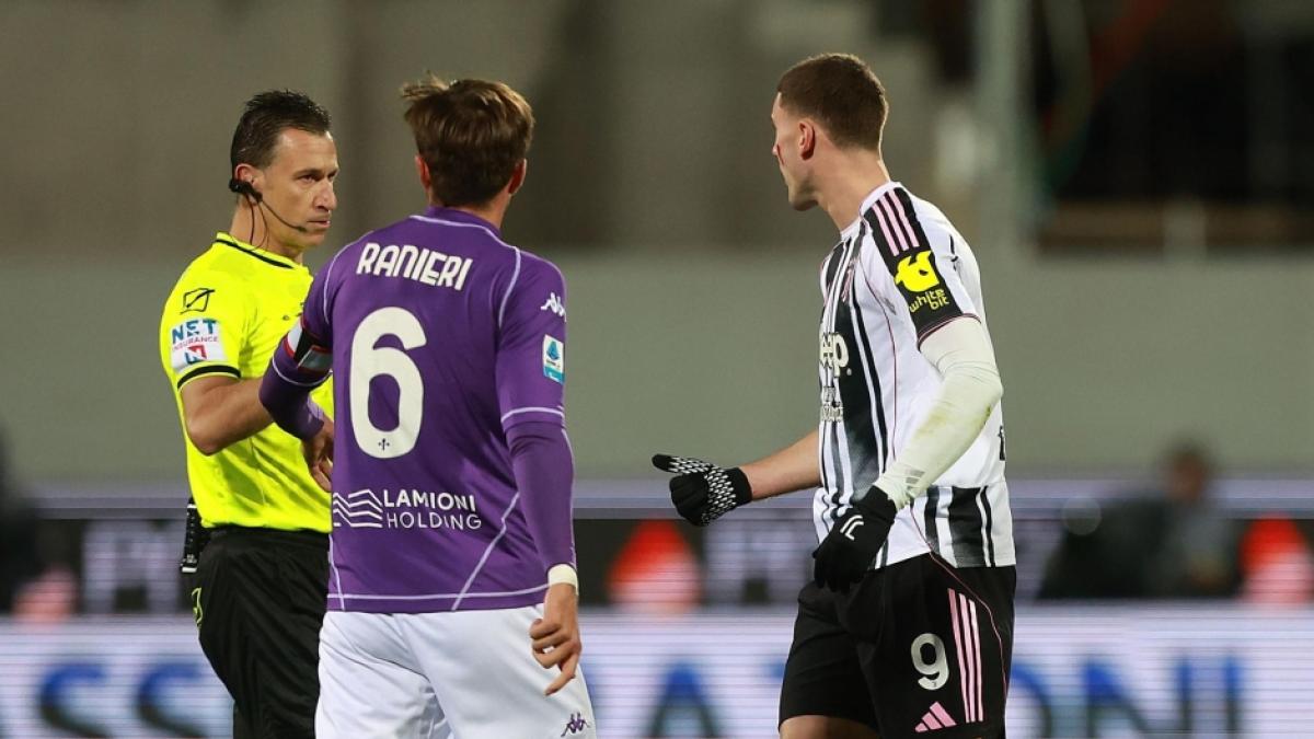 sei uno zingaro cori contro vlahovic in fiorentina juve si rischia la sospensione
