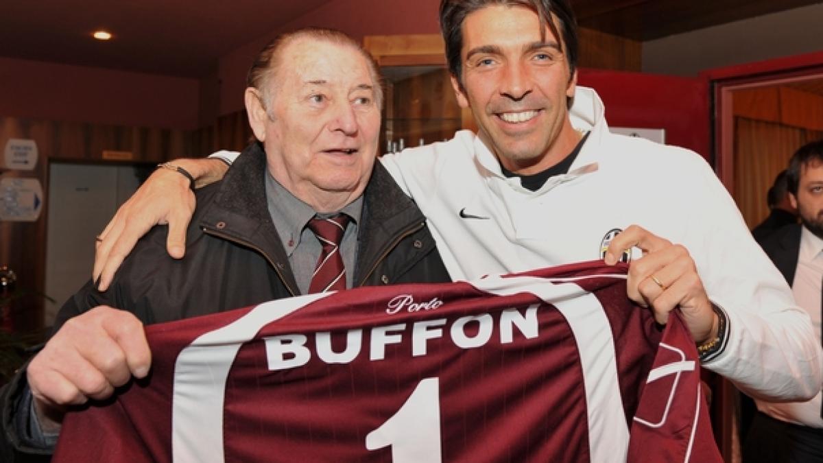 Morto Lorenzo Buffon, mitico portiere del Milan. Aveva 95 anni, era lontano parente di Gigi