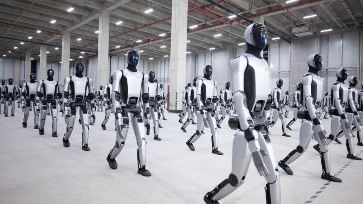 La Cina risponde agli Usa: migliaia di robot umanoidi pronti per le fabbriche di auto