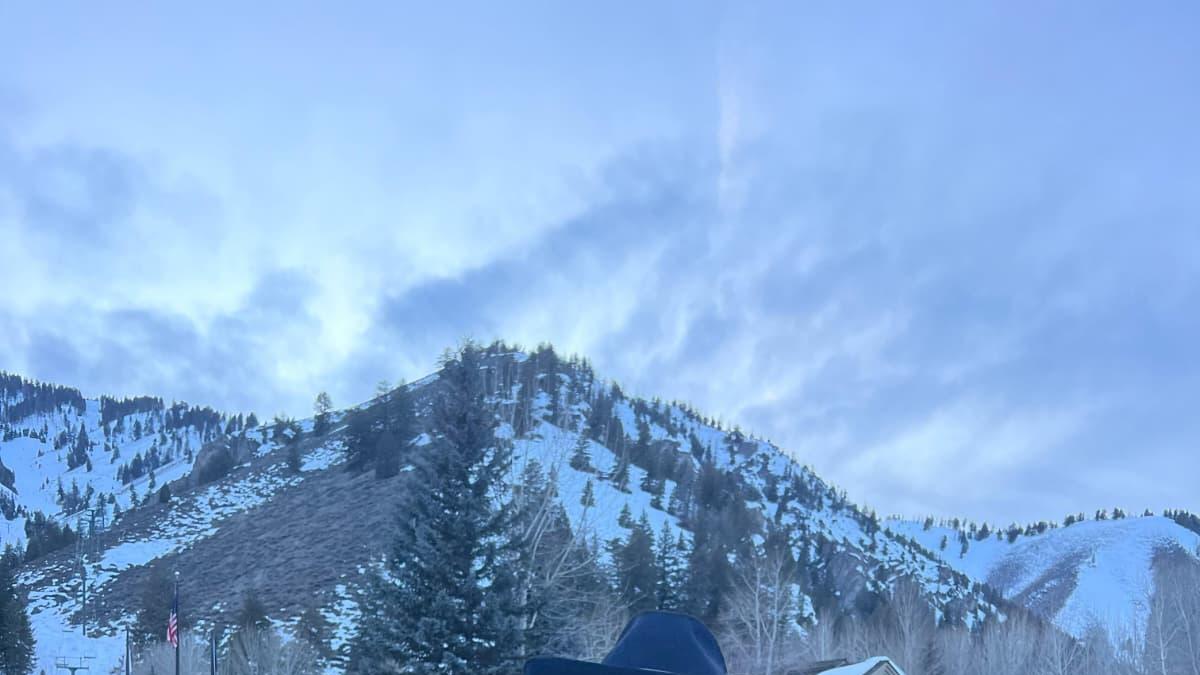 Casco, frutta secca e filtro solare: le dritte di Elena Curtoni per chi va sulla neve