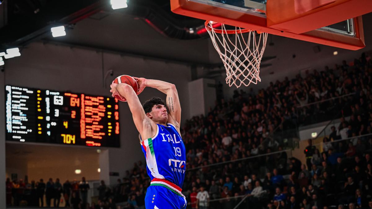 Esordio amaro per Banchi: l'Italbasket rincorre, rimonta, ma l’Islanda vince allo sprint