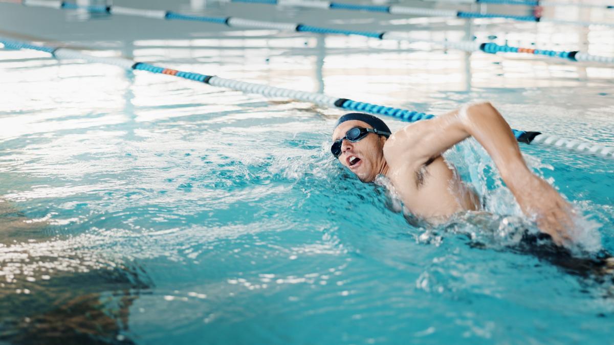 Ma è proprio vero che il nuoto fa dimagrire? Lo chiediamo all