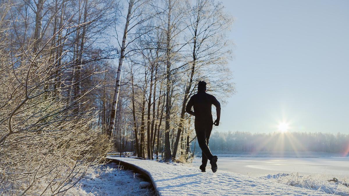 Corsa sulla neve: cosa cambia e come prepararsi al meglio senza infortuni