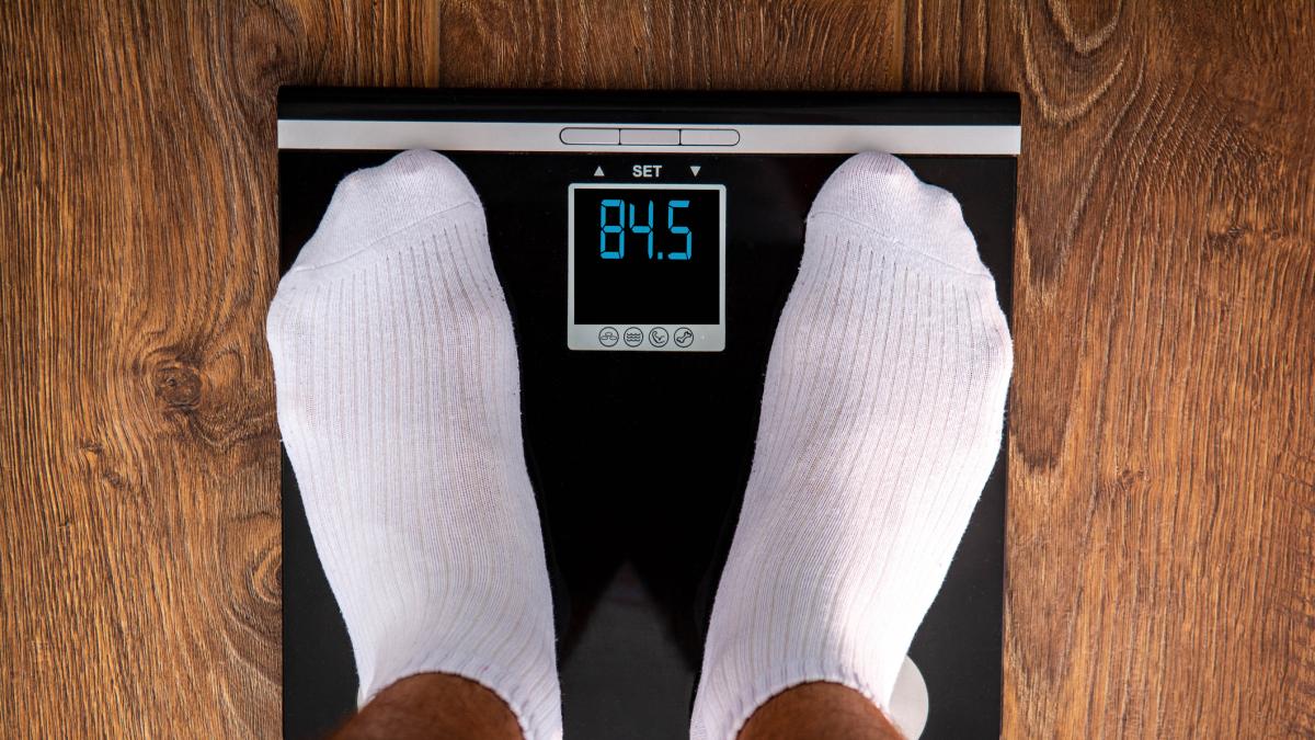 Perché il peso cambia ogni giorno? Ci sono almeno 5 motivi