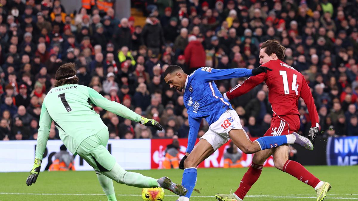 La rincorsa di Chiesa, eroe di Anfield per un gol salvato