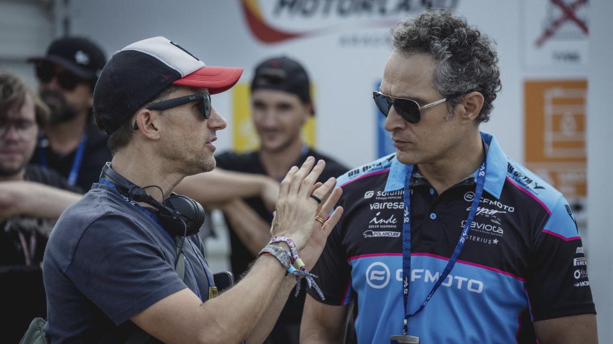 idoli cast e trama del film sulla motogp con claudio santamaria e ana mena