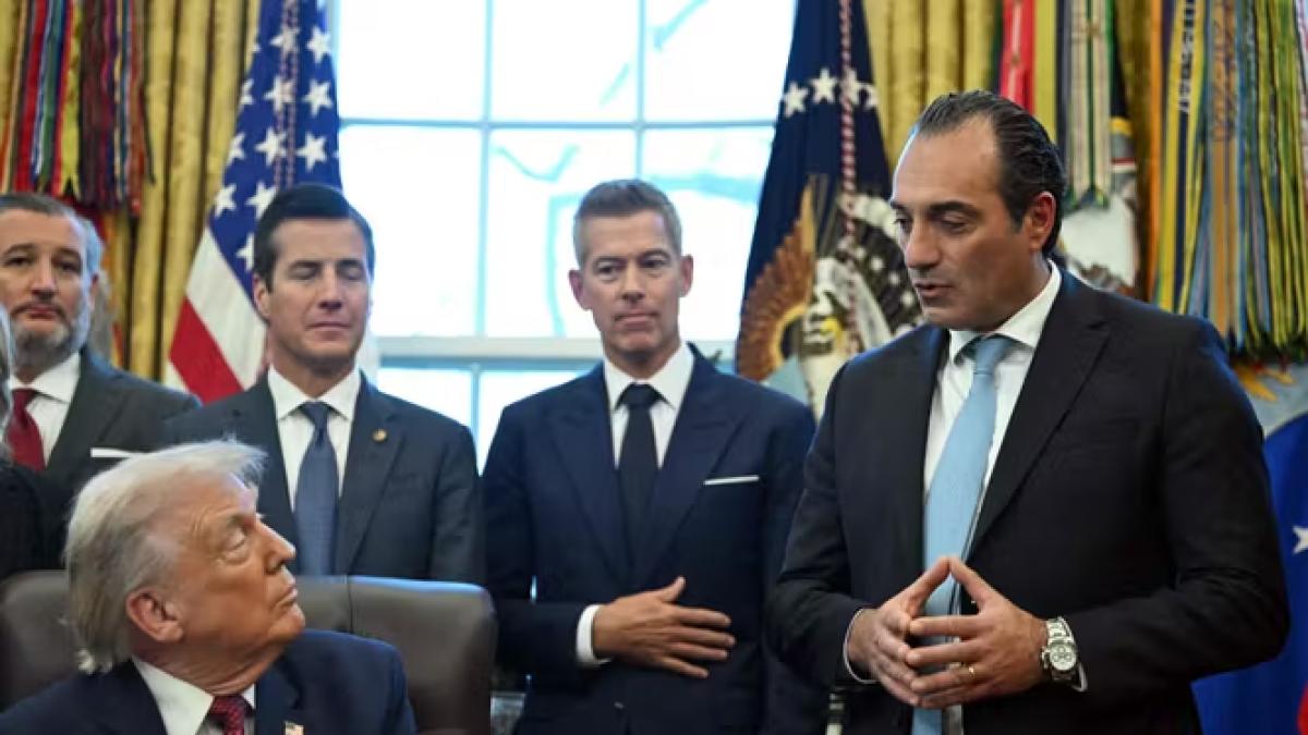 Trump "svernicia" il green: dopo le agevolazioni all'elettrico cancella i limiti ai consumi