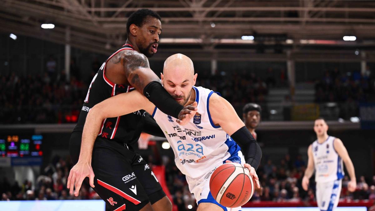 Brescia non si ferma più e passa a Reggio Emilia con Bilan. Sassari batte Trieste