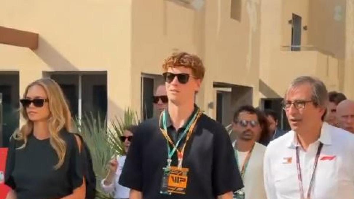 Sorpresa ad Abu Dhabi: per il Gran Premio arriva Sinner. La sua giornata