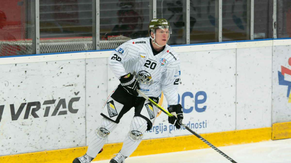 Merano, insulti razzisti a un avversario. E il club punisce i propri tifosi col daspo a vita