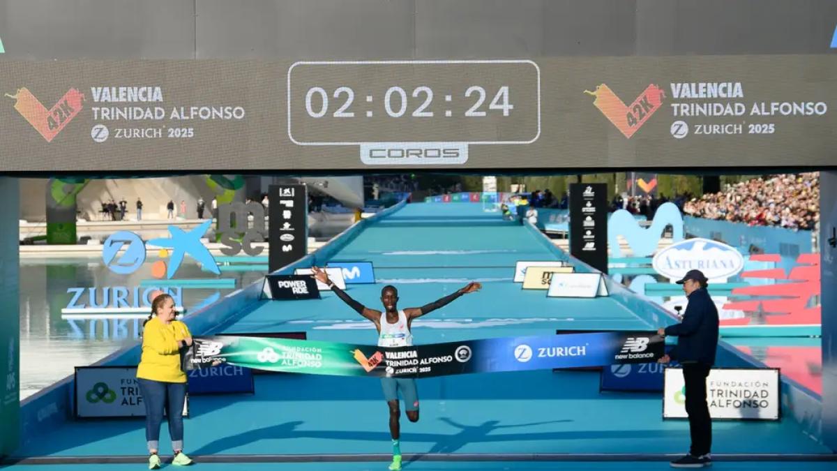 A Valencia domina Korir. Crollo finale per Crippa. L'analisi del coach