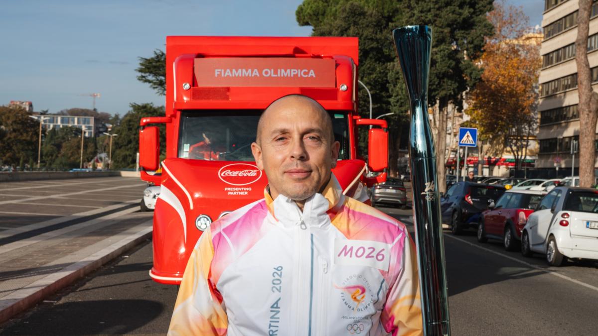 Vallati e la Fiamma Olimpica: "Emozione unica. Ho corso per tutti i ragazzi di Calciosociale"