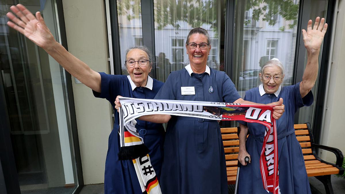"Calcio Barnum": storie di campioni, schiappe, becchini e monache di clausura ultras