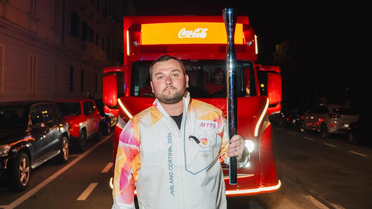 Federico, tedoforo speciale: ha perso l'uso di una gamba, ora porta la fiaccola olimpica