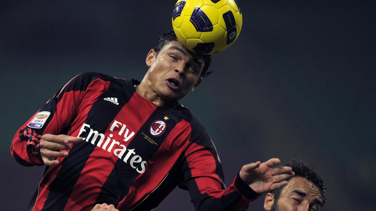 Thiago Silva: "Mi piacerebbe allenare il Milan. Volevo restare, poi mi chiamò Galliani..."