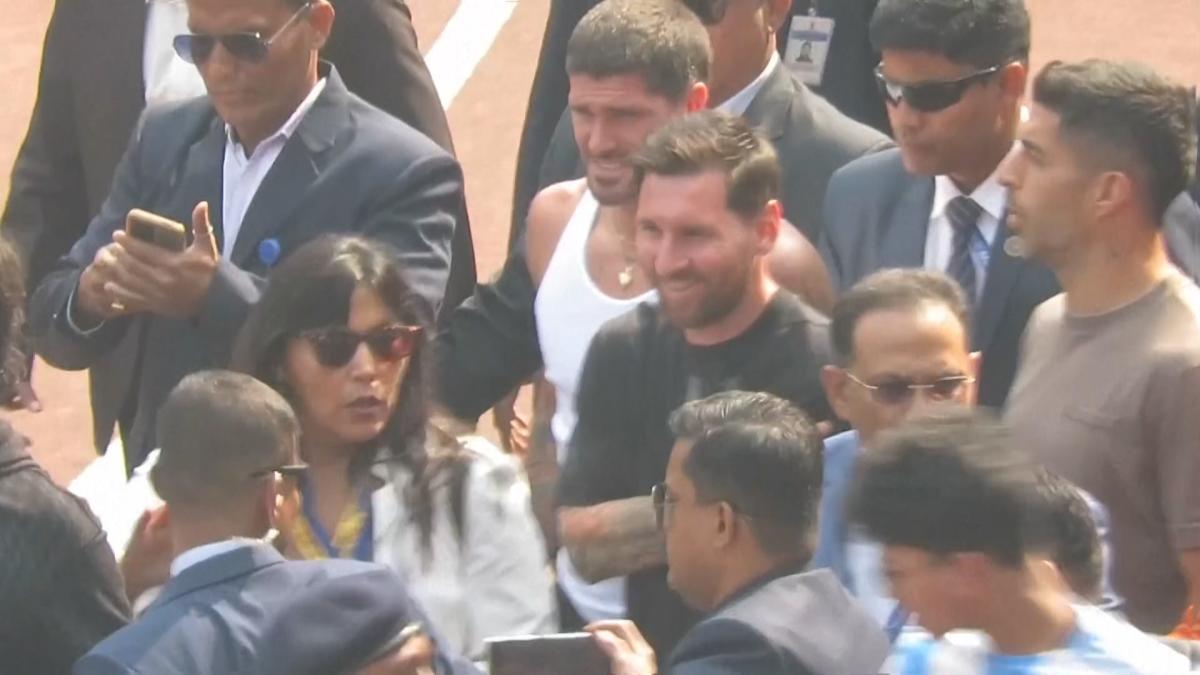 Messi, dopo lo stadio sfasciato gli incontri da Paperone. Vuoi parlare con Leo? Costa 93mila euro
