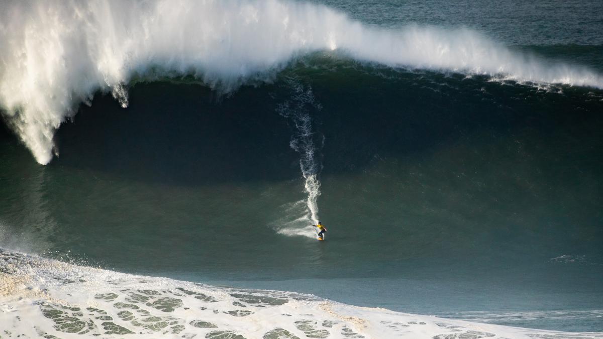 Il ruggito di Nazaré: onde di quasi venti metri per il Big Wave Challange