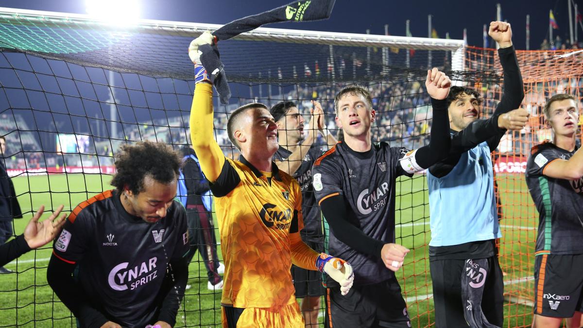 Le pagelle della Serie B: il Venezia vola con Kike Perez (8), passi indietro dell'Empoli (5)