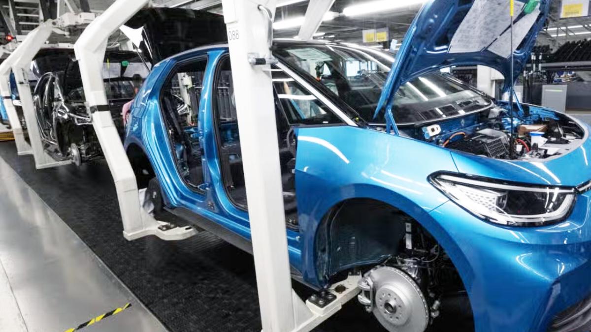 Retromarcia stop auto a benzina 2035: “Proposta poco chiara, serviranno mesi"