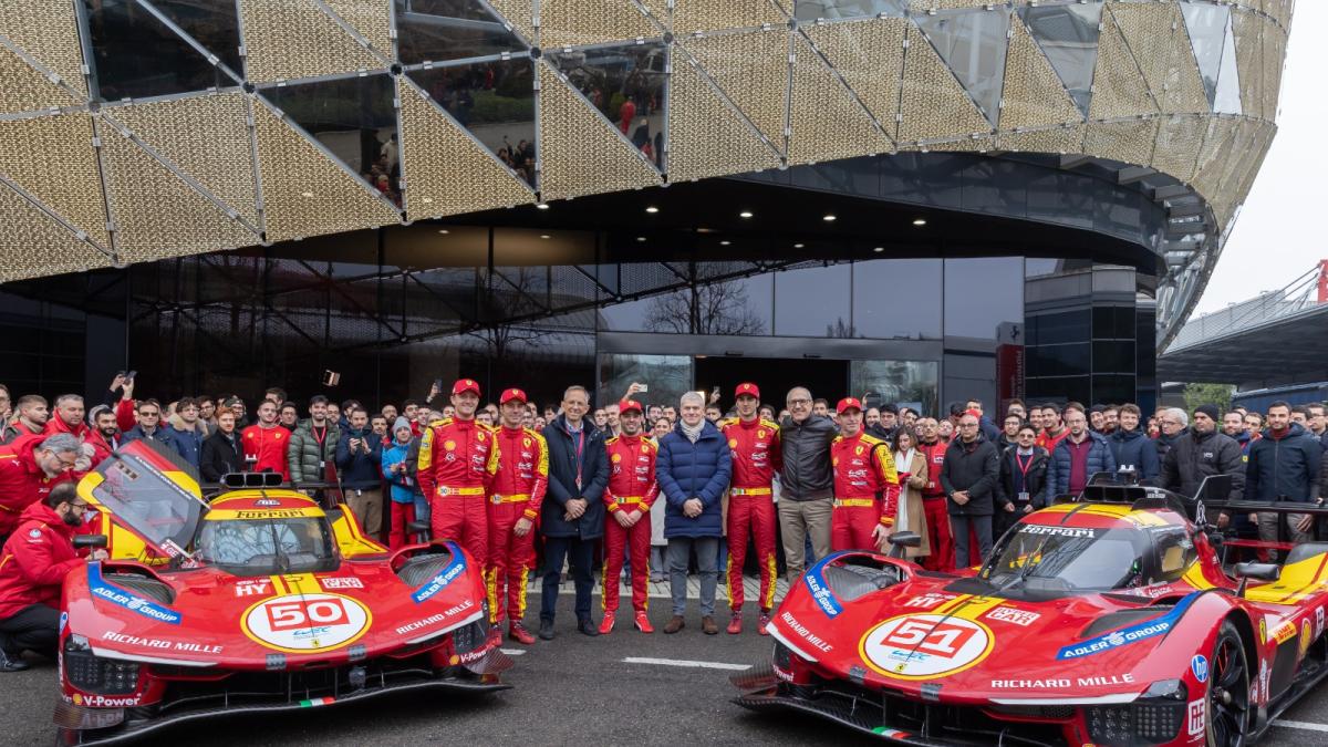 Ferrari, bagno di folla a Maranello per festeggiare i titoli nel Wec