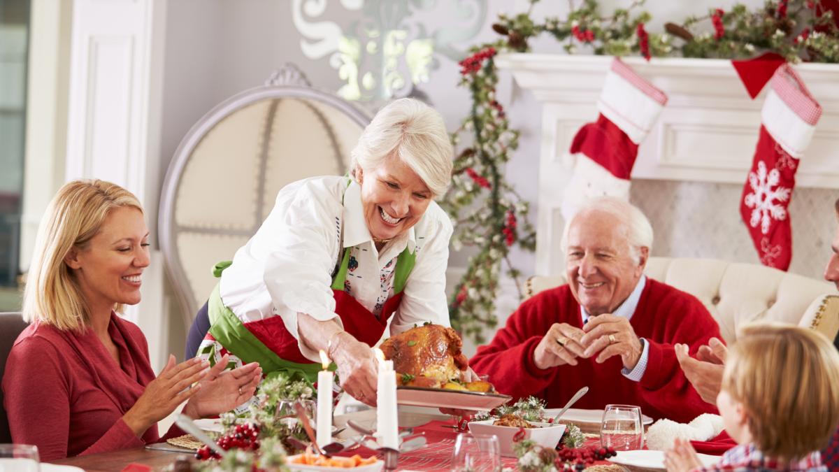 Cenoni e pranzi: occhio ai rischi per il cuore, ma non solo divieti. I consigli del cardiologo