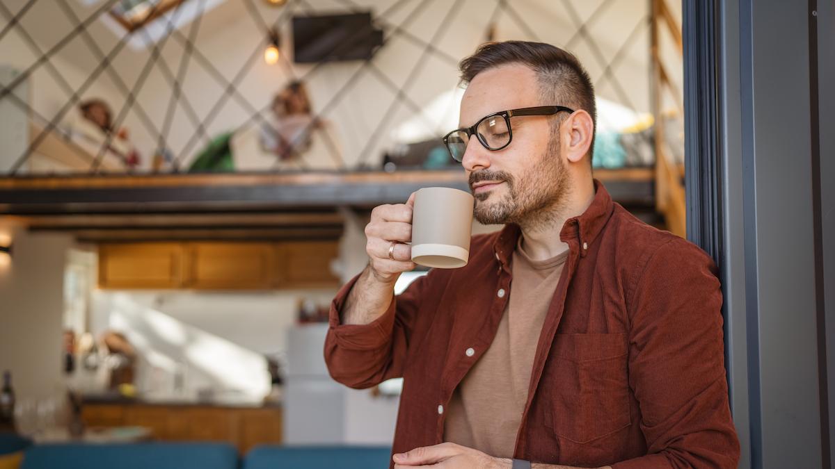 Inizi la giornata con il caffè? Ecco 6 pro e 4 contro di questa abitudine