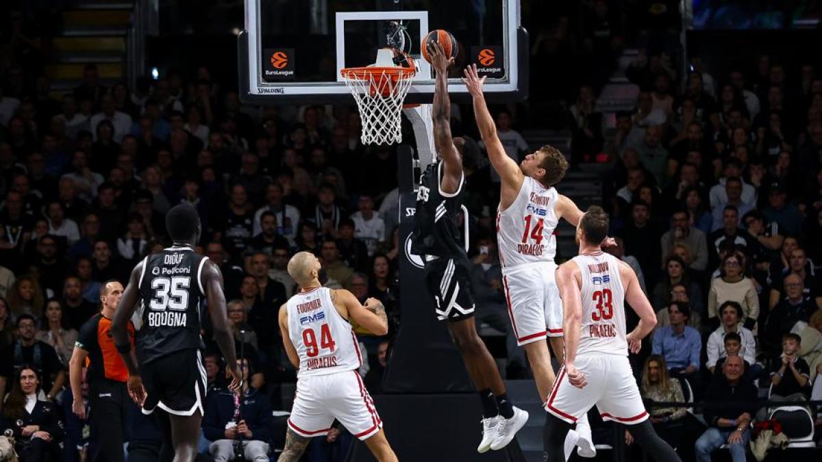 Cuore Virtus: rimonta da -20, ma alla fine vince l'Olympiacos 97-94