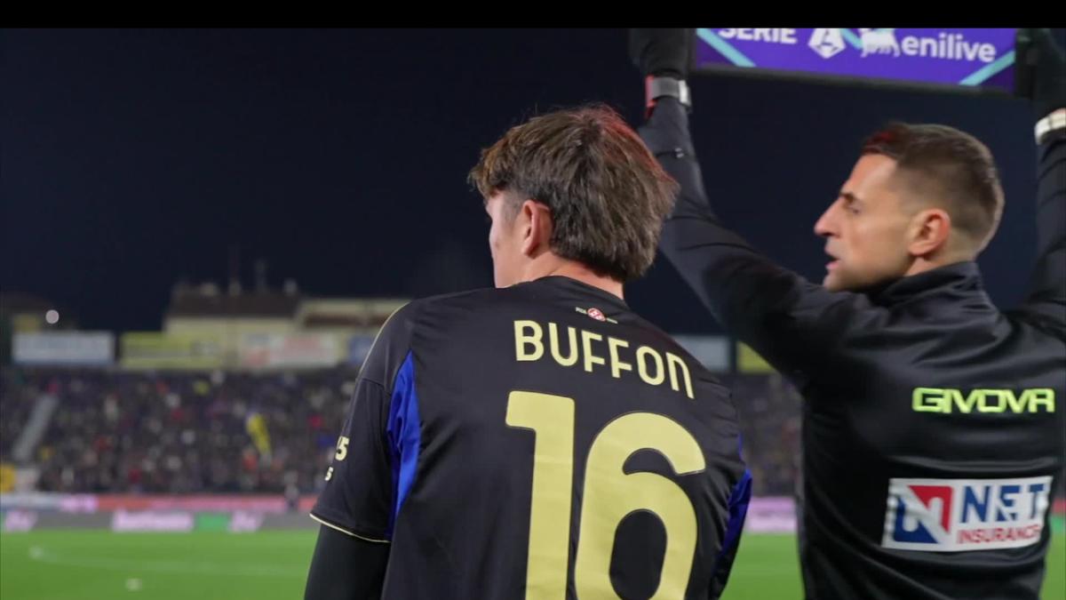Gli 11 minuti di gloria di Buffon jr: l'ingresso in campo, mamma Alena fa il video dalla tribuna
