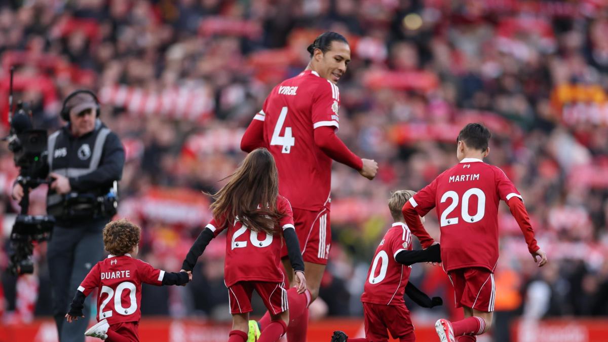 Van Dijk: "Diogo Jota è parte di noi, il suo ricordo è una forza. Avrebbe voluto vederci vincere"