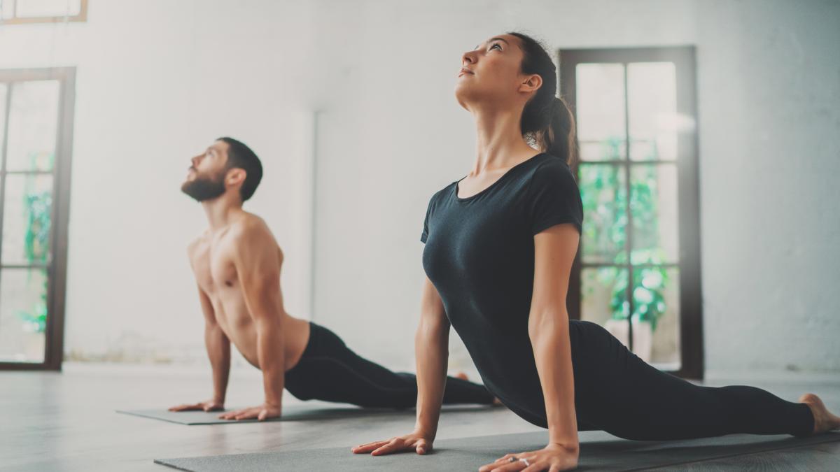 Gonfiore addominale? Ecco come lo yoga può aiutare
