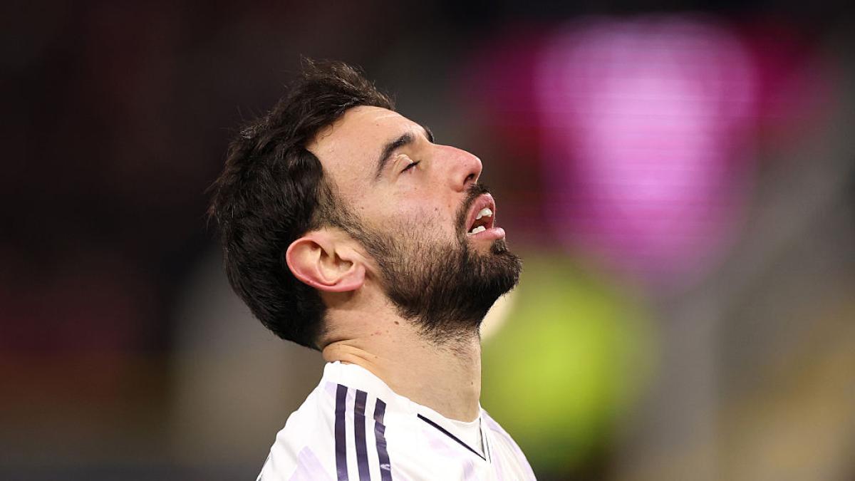 Post a luci rosse, insulti ai proprietari del club: hackerato l'account X di Bruno Fernandes