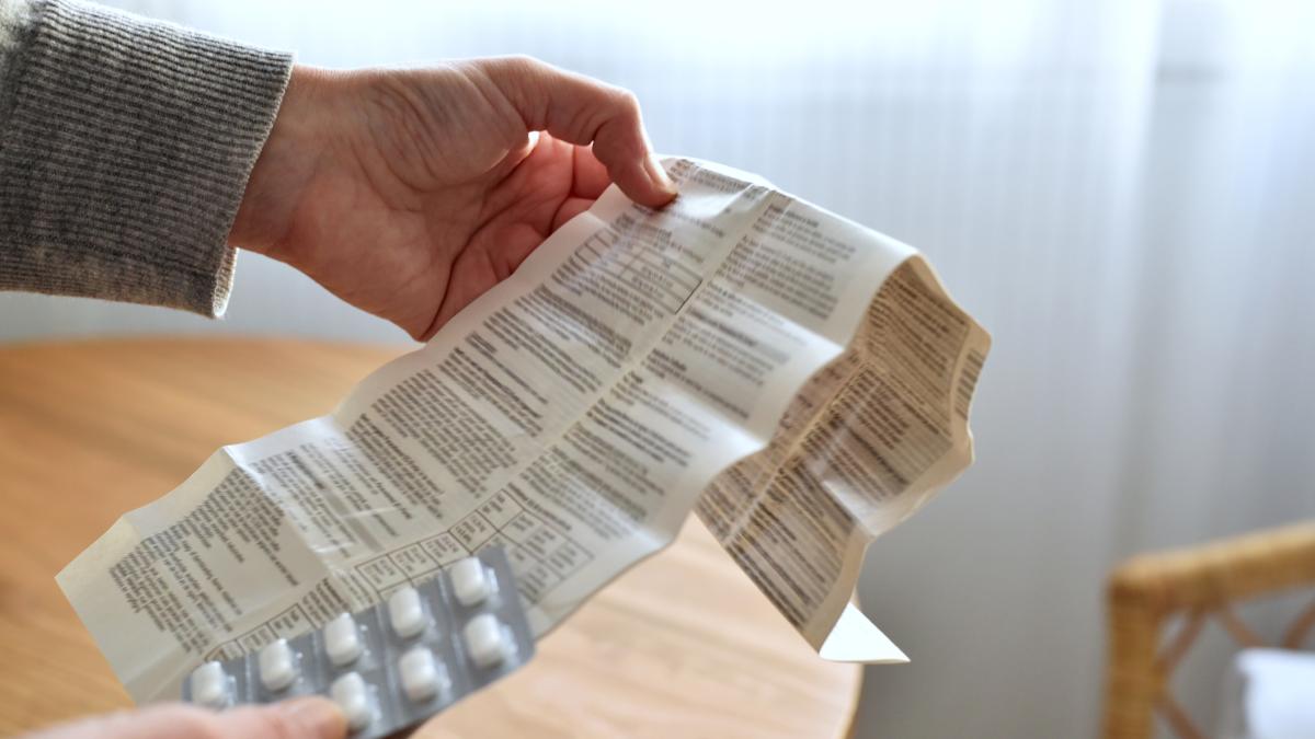 Dai dosaggi agli effetti collaterali "spaventosi": come leggere il foglio illustrativo dei farmaci