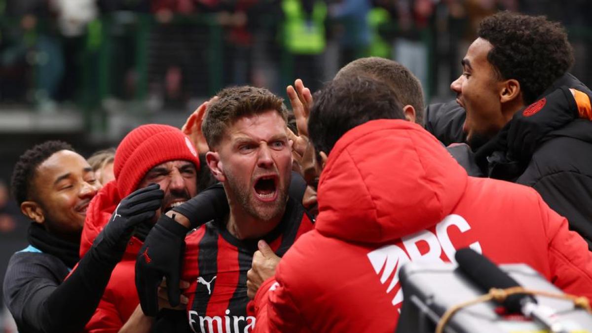 Falcone prende tutto, poi Füllkrug entra e segna: il Milan batte il Lecce e va a -3 dall'Inter