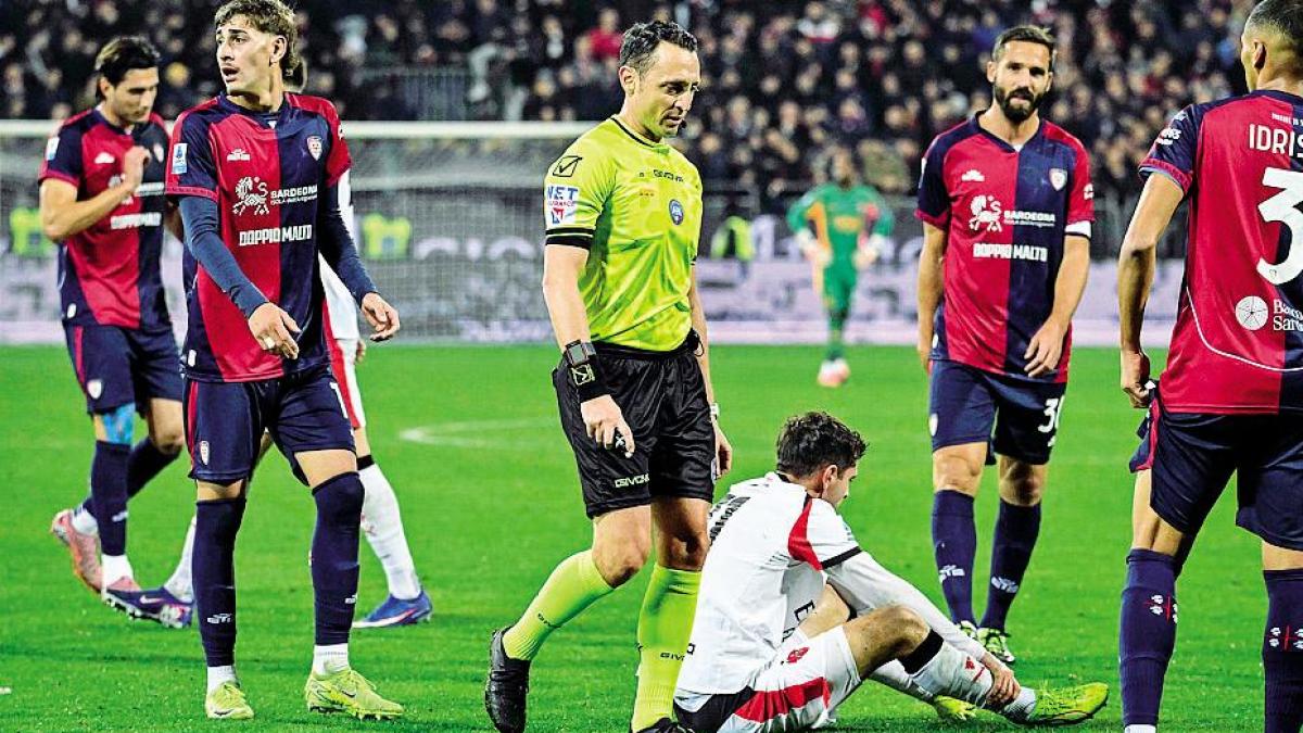 Tempo effettivo e fuorigioco, è ora di cambiare. Nel 2026 abbiamo ancora gli arbitri col taccuino...