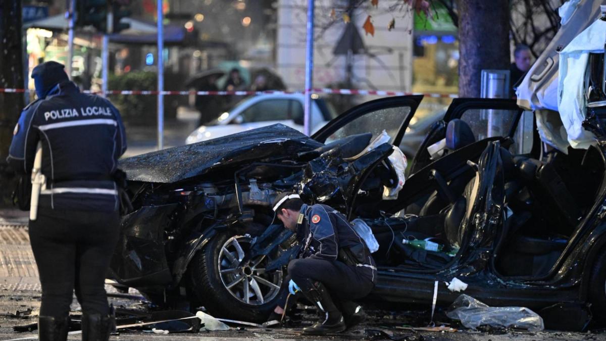 Milano, scontro fra un