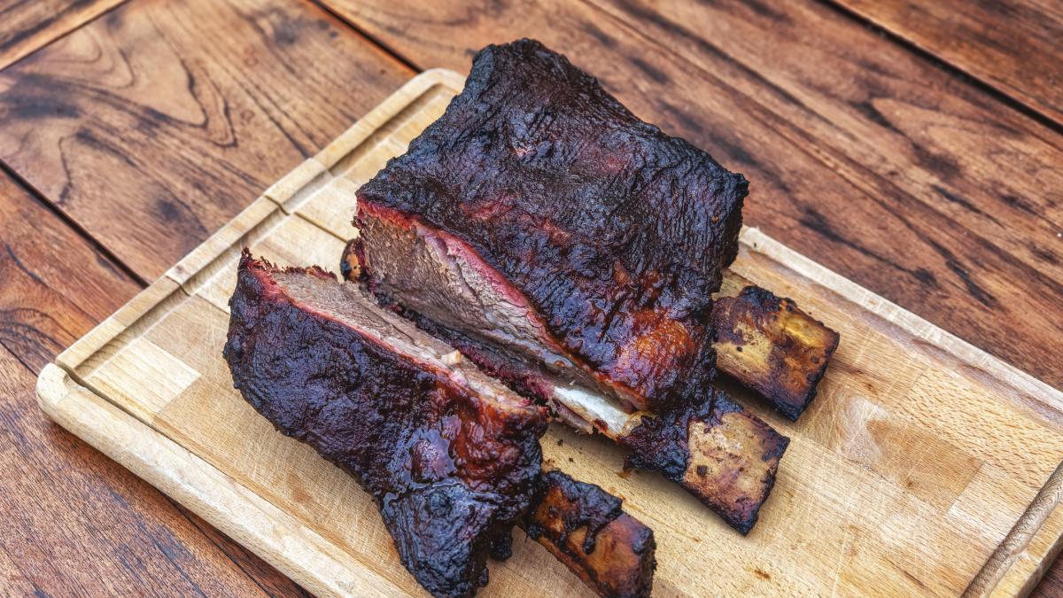 Cibi bruciati: perché sono cancerogeni, i rischi per la salute e a quali tumori sono associati