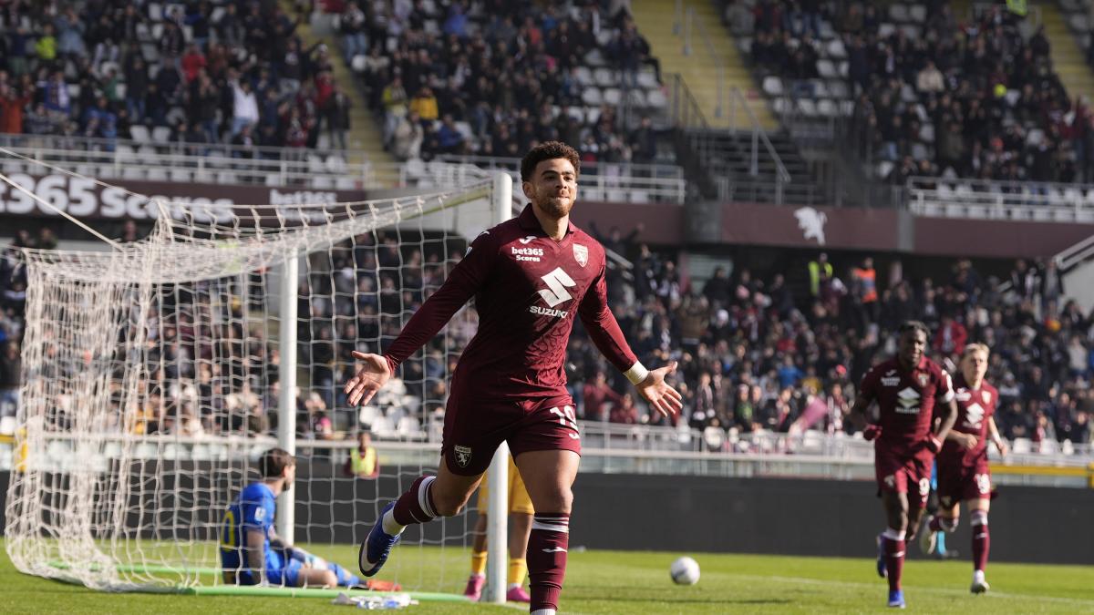 Adams, non solo gol: la punta di Toro e Scozia è in forma Mo