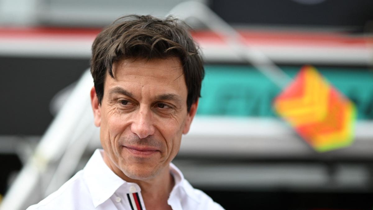 Wolff: "Il motore Mercedes è legale, gli altri team cercano alibi e scuse. Si facciano gli affari loro"
