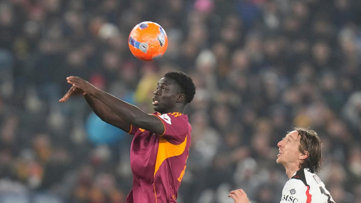 Como-Roma, le probabili formazioni: dubbio Perrone, ipotesi Vaz al fianco di Malen