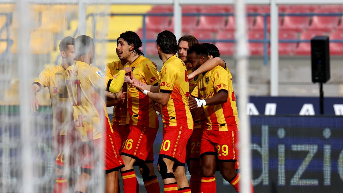 Banda, che punizione per suonare l'Udinese: Lecce, colpo salvezza