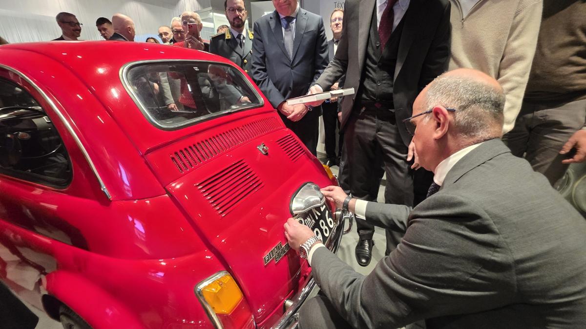 Targhe storiche, via libera alla riproduzione originale anche per le auto pre-1952