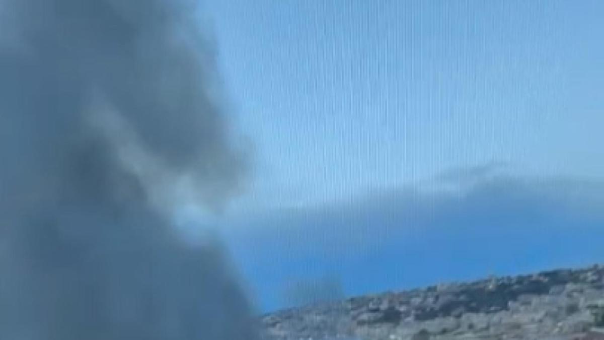 Napoli, incendio allo storico teatro Sannazaro a Chiaia. Vigili del fuoco: compromesso