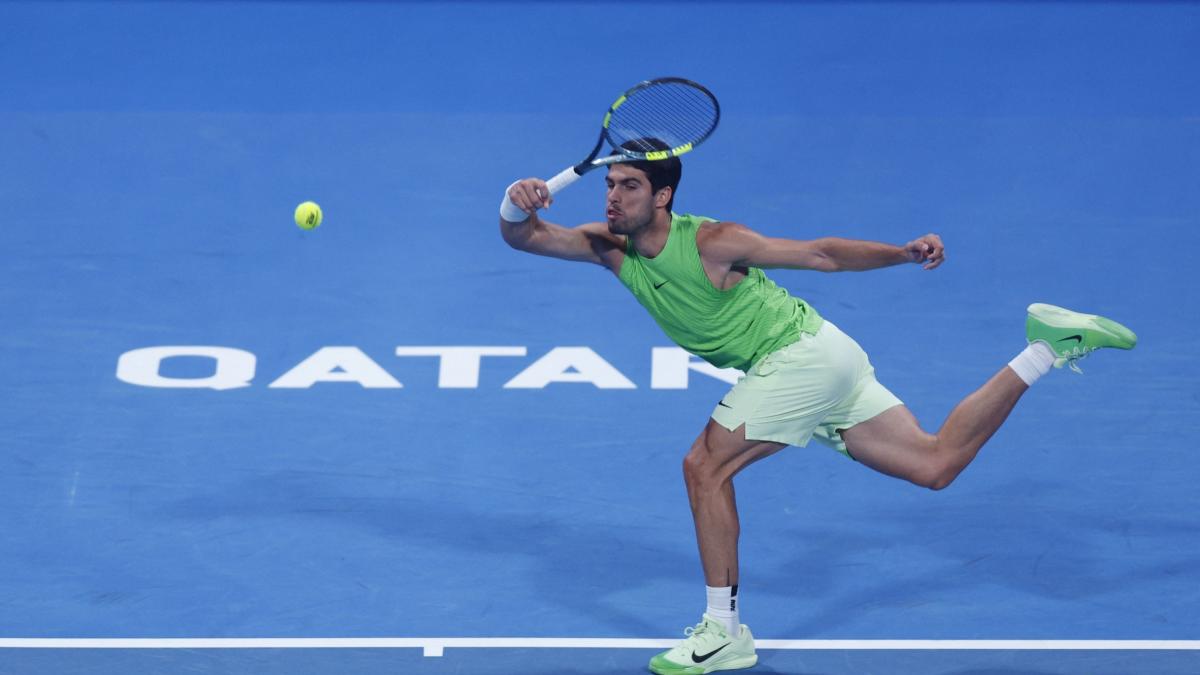 Alcaraz, avanti con brivido: rimonta da 2-5 nel secondo set e batte Royer a Doha